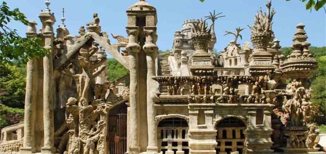 unique-houses-ideal-palace
